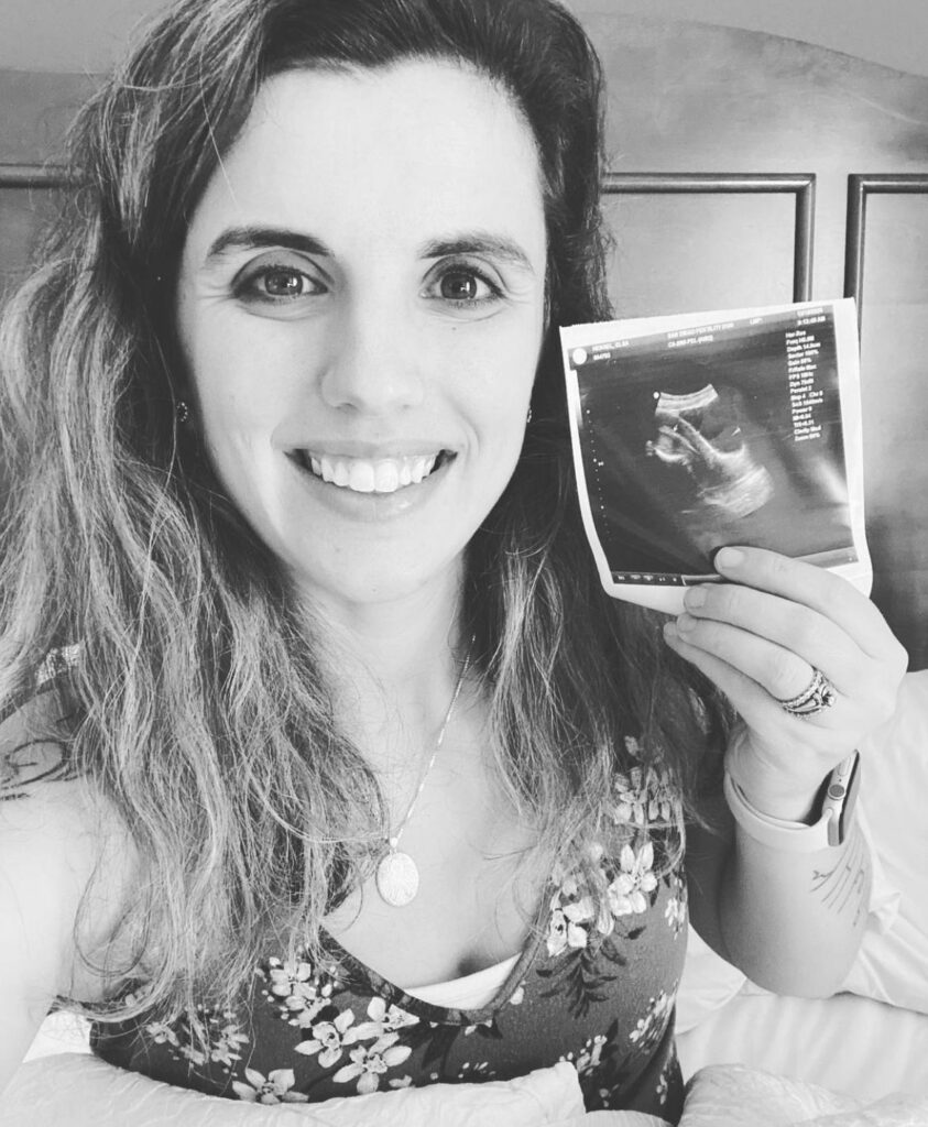 Elsa Hensel holding an ultrasound picture 